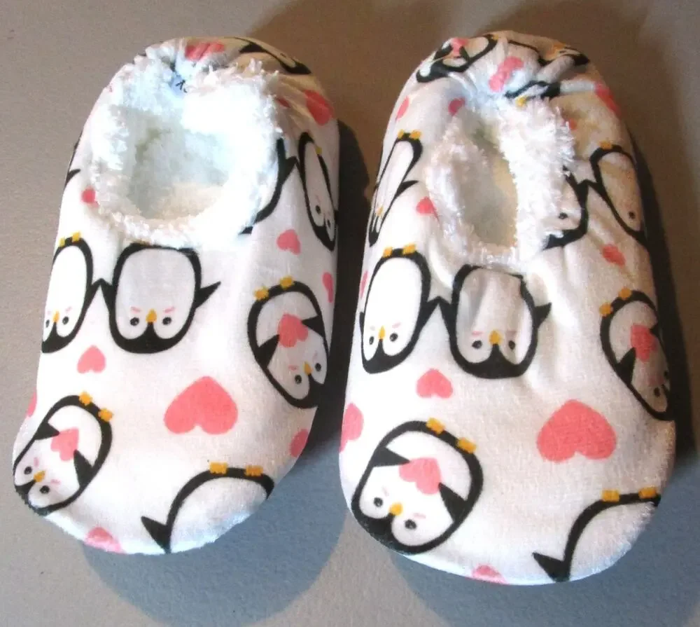 Gredecor Unisex Kids Plush Slippers White with Penguin Print Size XS (9) Cozy